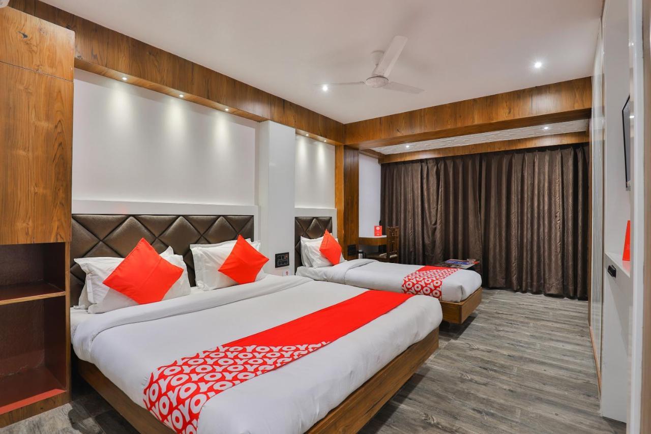Oyo 1389 Hotel Relax Inn Surat Ngoại thất bức ảnh