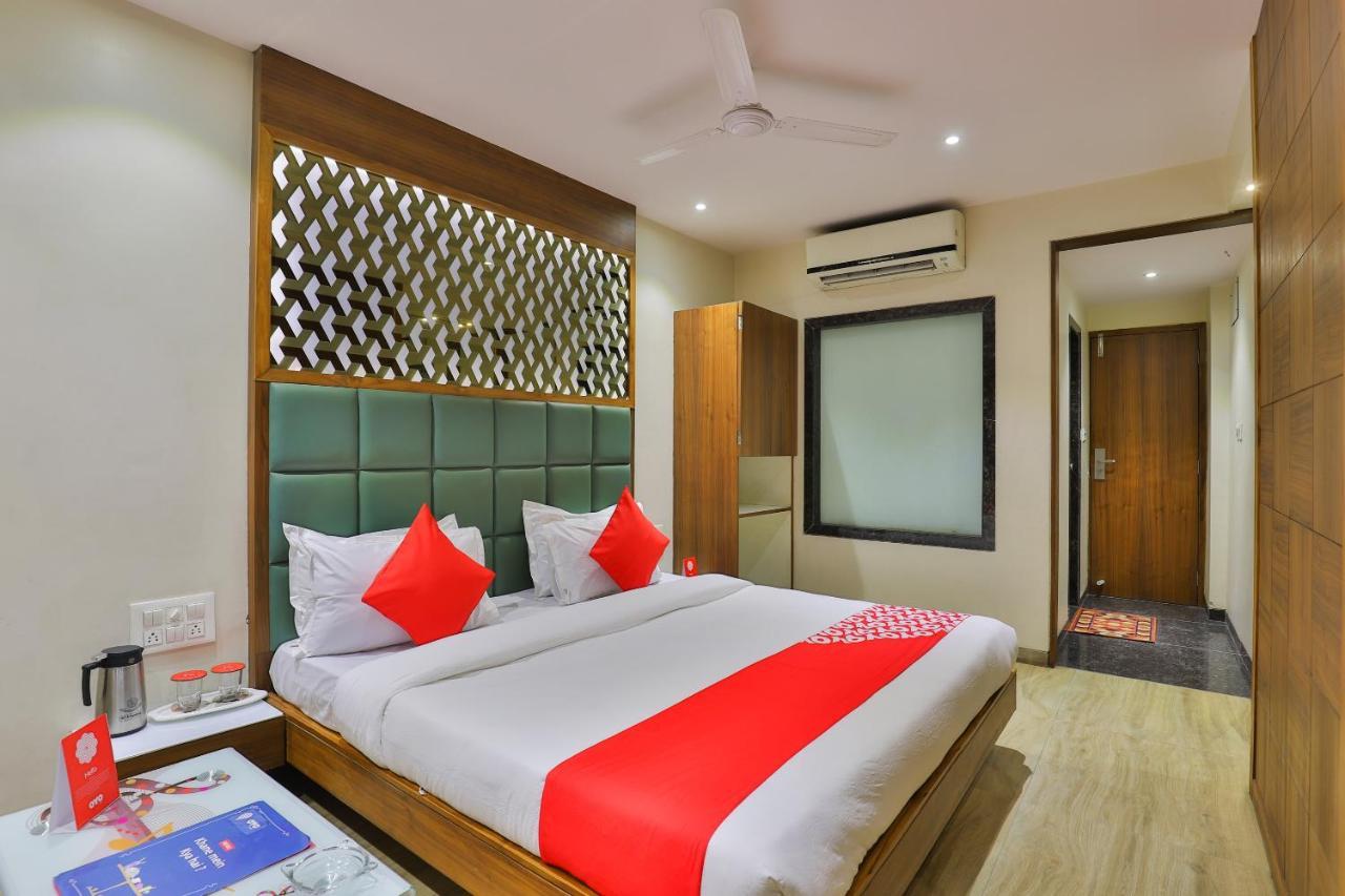 Oyo 1389 Hotel Relax Inn Surat Ngoại thất bức ảnh