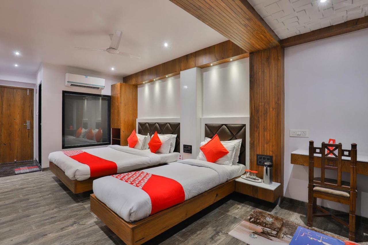 Oyo 1389 Hotel Relax Inn Surat Ngoại thất bức ảnh