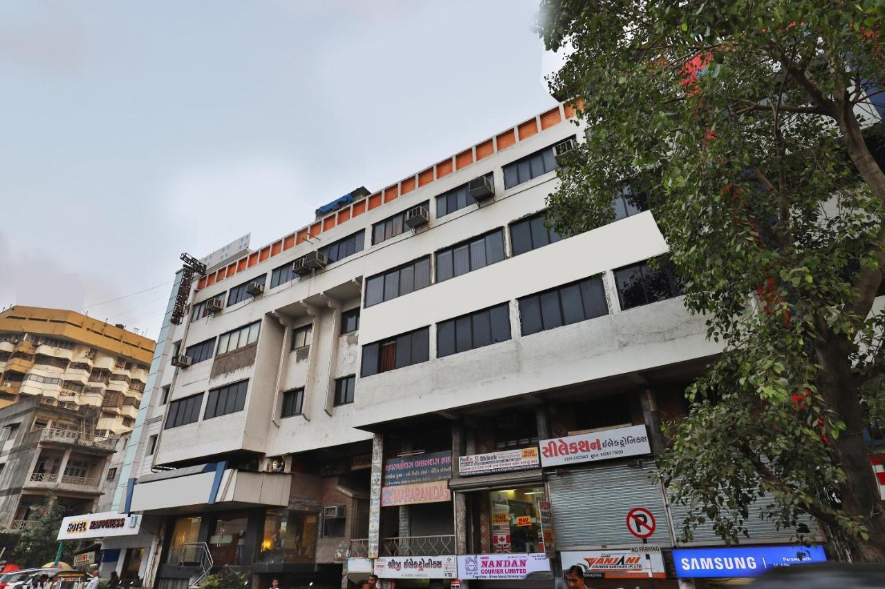 Oyo 1389 Hotel Relax Inn Surat Ngoại thất bức ảnh